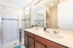 Hair dryer - Sunny Retreat-Colorful Home, Pool, Great Location (Four Corners)