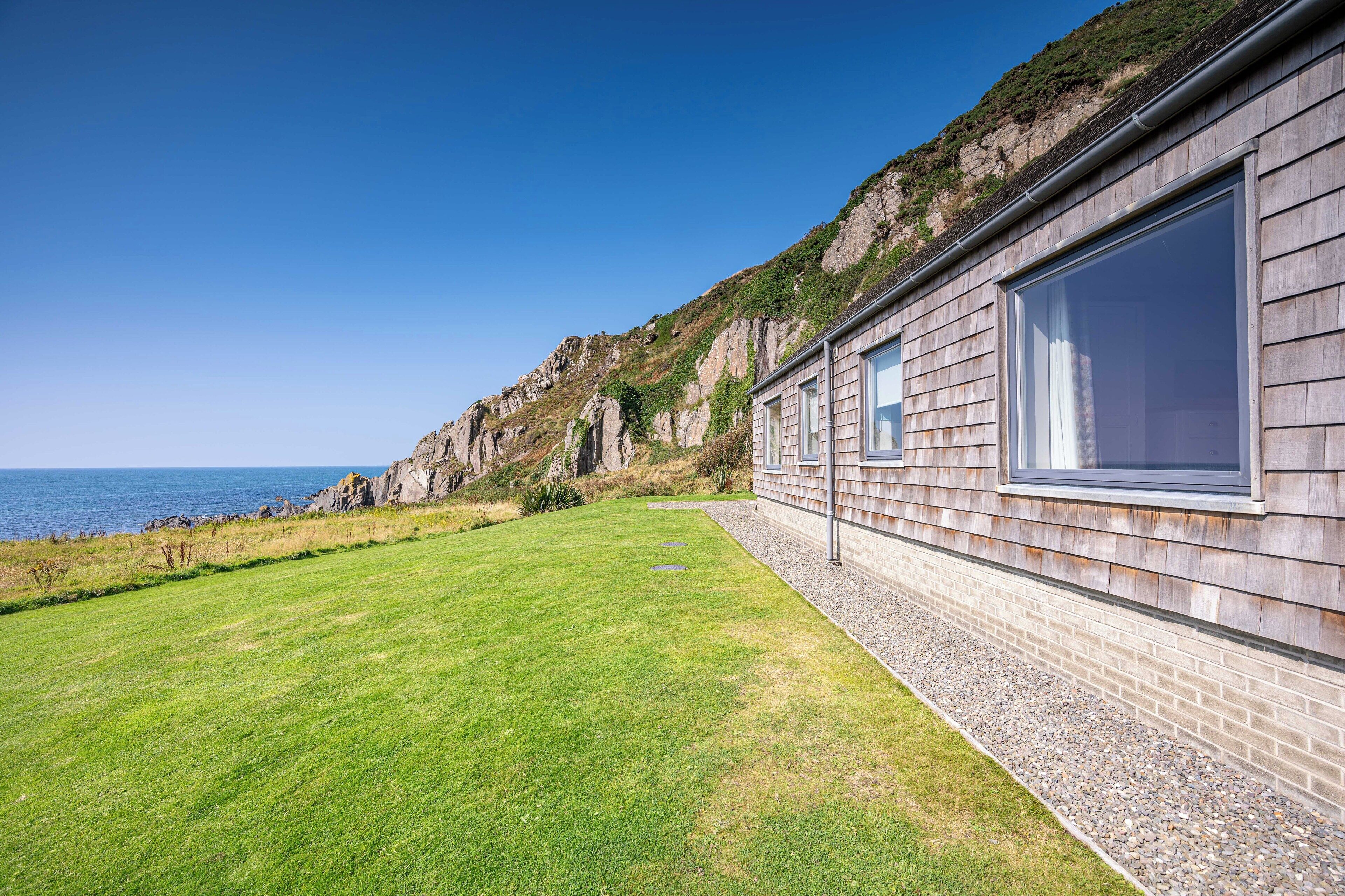 Family Cottage, Sea View | Property grounds