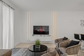 TV, offices - Modern Clean Design, Near Disney, Top Resort (Kissimmee)
