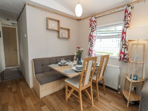 Dining - Swanage Coastal Park Caravan (Swanage)
