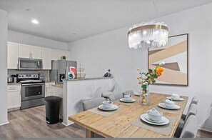 Dining - Modern 3 Bed Villa, Newly Renovated, Prime Location (Four Corners)