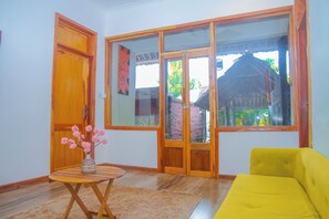 Deluxe Apartment, Garden View | Reception - APAO VILLAGE & RESORT LODGE (Dar es Salaam)