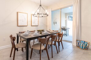 Dining - Beautiful Storey Lake Retreat, Minutes from Disney (Kissimmee)
