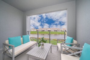 Property grounds - Elegant 2Bed Condo in Storey Lake, Prime Location (Kissimmee)
