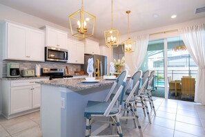 Fridge, microwave, oven, stovetop - Amazing 5 Suite Home with Resort-Style Amenities (Four Corners)