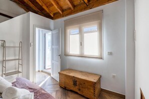 4 bedrooms, WiFi, bed sheets