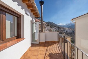 Property grounds - Chalet 'Las Casillas' with Private Terrace, Wi-Fi, and Air Conditioning (Güejar Sierra)