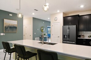 Fridge, microwave, oven, stovetop - Home 9 Bed Themed Rooms, Pool, Storey Lake (Kissimmee)
