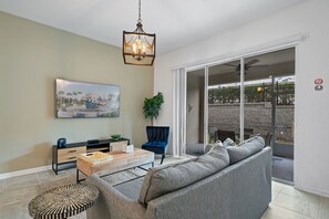 TV, offices - CONDO 2bed/2bath next to Disney w/ Free Water Park (Four Corners)