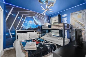 6 bedrooms, desk, iron/ironing board - Fully Themed 6Bed Fantasy Escape Near Disney (Four Corners)
