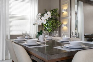 Dining - Chic 5Bed Home close to Disney parks (Four Corners)