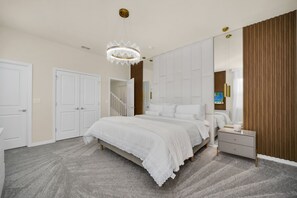 10 habitaciones, escritorio y tabla de planchar con plancha 