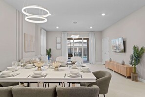 Dining - Chic 7Bed with private pool, theme bedrooms (Four Corners)