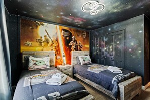 4 bedrooms, desk, iron/ironing board - Chic 4BR Home with Mickey & Star Wars Rooms (Four Corners)