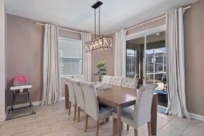 Dining - Gorgeous 6-bedroom house with private pool (Four Corners)