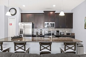 Fridge, microwave, oven, stovetop - Spacious 4BR Townhome with Pool at Storey Lake (Kissimmee)