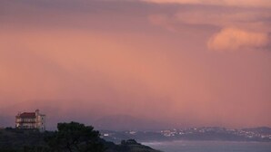 A coastal view with a prominent building on a hill overlooking the sea. - T2 Panoramic sea and mountain view Beaurivage (Biarritz)