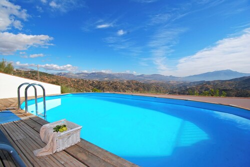 Wonderful bright, Spacious & Modern Holiday Home with Pool. Breathtaking Views