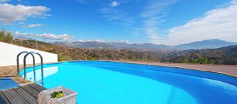 Wonderful bright, Spacious & Modern Holiday Home with Pool. Breathtaking Views