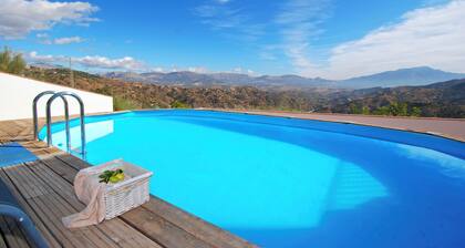 Wonderful bright, Spacious & Modern Holiday Home with Pool. Breathtaking Views