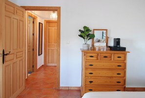 2 bedrooms, iron/ironing board, travel crib, free WiFi - Wonderful bright, Spacious & Modern Holiday Home with Pool. Breathtaking Views (Comares)