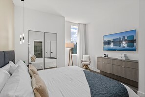 5 soverom, skrivebord, strykejern/-brett og sengetøy