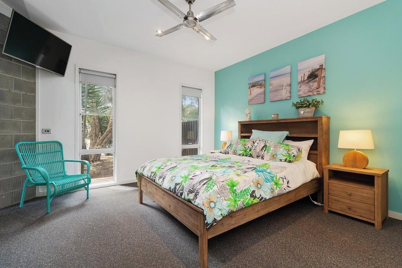 4 bedrooms, desk, iron/ironing board, WiFi