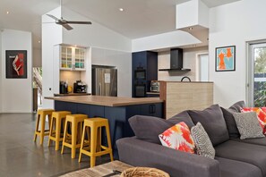 Living area - Endless Summer at Rye Beach - Spa & Pet friendly (Rye)