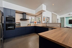 Private kitchen - Endless Summer at Rye Beach - Spa & Pet friendly (Rye)