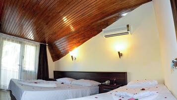 Kolmen hengen standard-huone, kaupunkinäköala