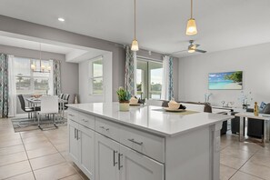 Interior - Cozy & Stylish 2BR Condo, Prime Storey Lake Spot (Kissimmee)