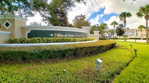 Property grounds - Relaxing 3BR Haven for 8 at Seven Dwarfs (Kissimmee)