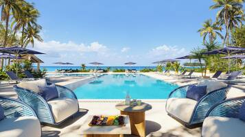 5 outdoor pools, pool umbrellas, sun loungers