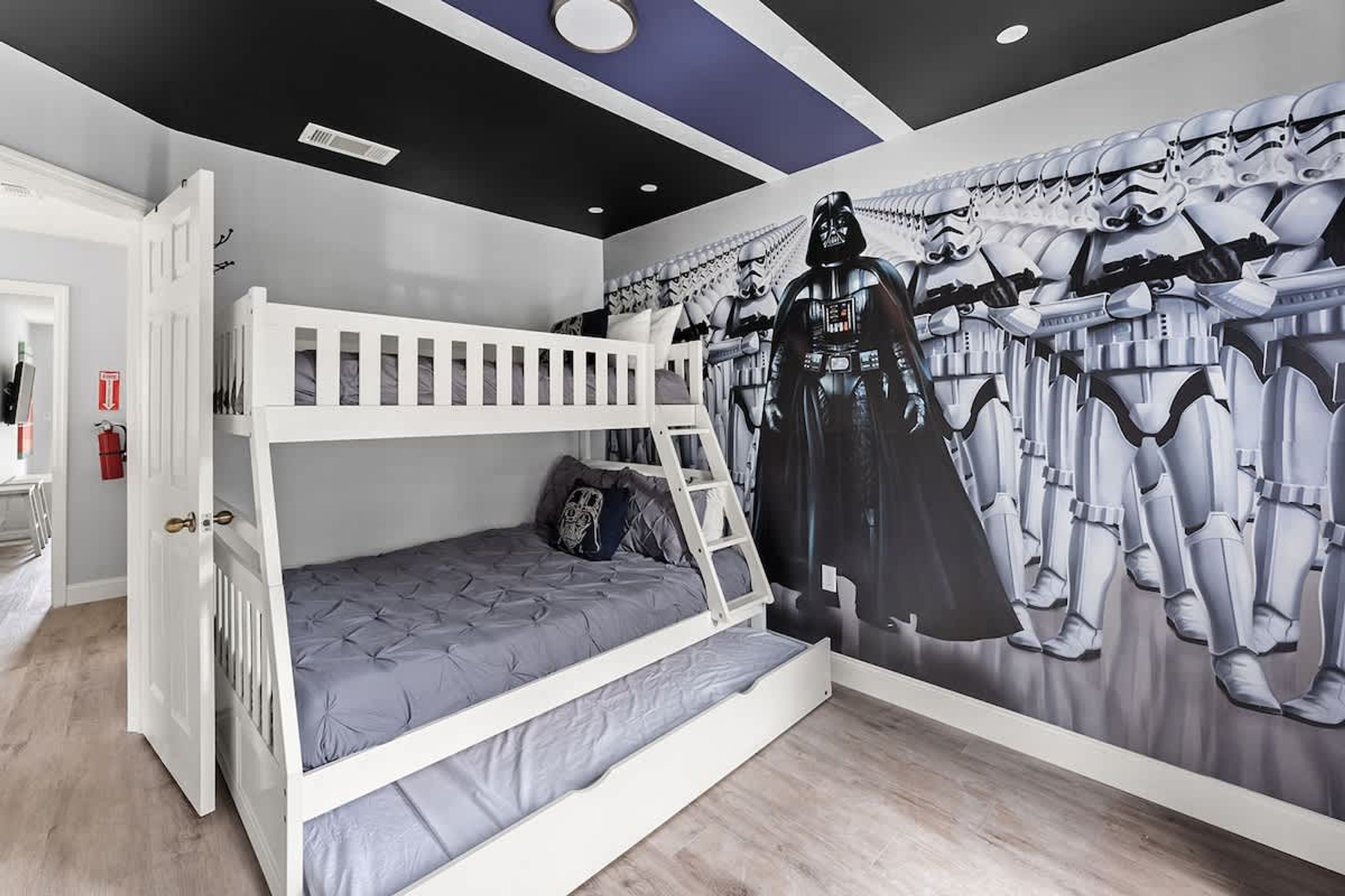 4 bedrooms, desk, iron/ironing board, bed sheets