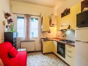 Private kitchen - Beautiful apartment for 4 people with A/C, TV and balcony (Imperia)