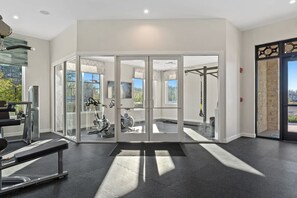 Fitness facility - Beautiful Decor 2BR Apartment Near Disney (Kissimmee)