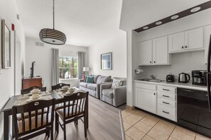 Interior - 1BR FREE Shuttle to Disney Parks (Orlando)