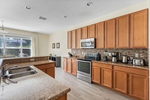 Fridge, microwave, oven, stovetop - Themed Bedrooms and Large Pool (Kissimmee)
