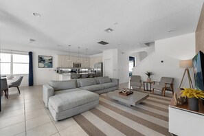 TV - Amazing House at Bella Vida 5BR (Kissimmee)
