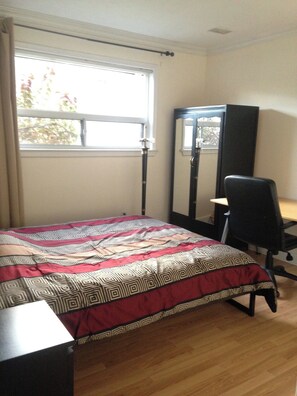 Shared Dormitory, 1 Bedroom, Smoking - Room-lovely Place Very Well Located (Toronto)