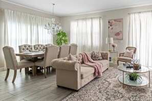 TV - 5 BR Disney Themed Bedrooms (Kissimmee)
