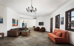 Living area - My Way Kavos Villa (Aegina)