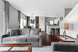 TV, offices - Dream Home Stunning 4BR Retreat (Four Corners)