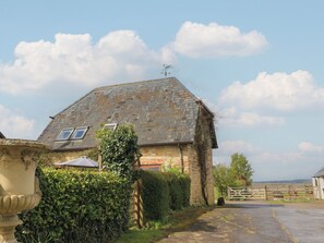 Property grounds - The Stables (Sturminster Newton)