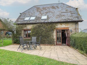 Outdoor dining - The Stables (Sturminster Newton)