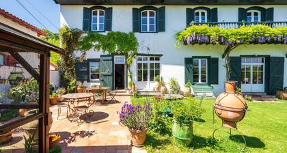 Charming House in Bayonne with Private Terrace, Garden, and Wi-Fi