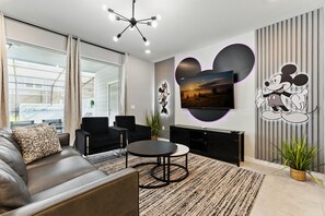 TV, offices - Fantasy Themed Fun with Pool & Resort Access (Four Corners)