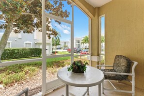Interior - Resort Condo 3BR - Pool, Balcony, Near Disney (Four Corners)