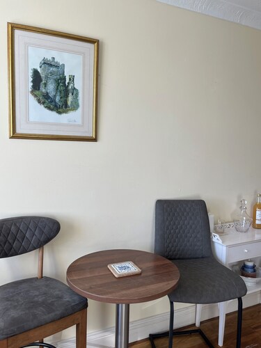 Bright 1 bedroom apartment in the centre of Loughrea perfect for a getaway