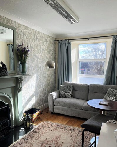 Bright 1 bedroom apartment in the centre of Loughrea perfect for a getaway